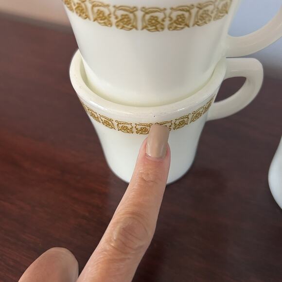 Vintage Pyrex Milk Glass Butterfly Gold D-Handle Coffee Tea Mugs Cups Set of 4 - Picture 3 of 8